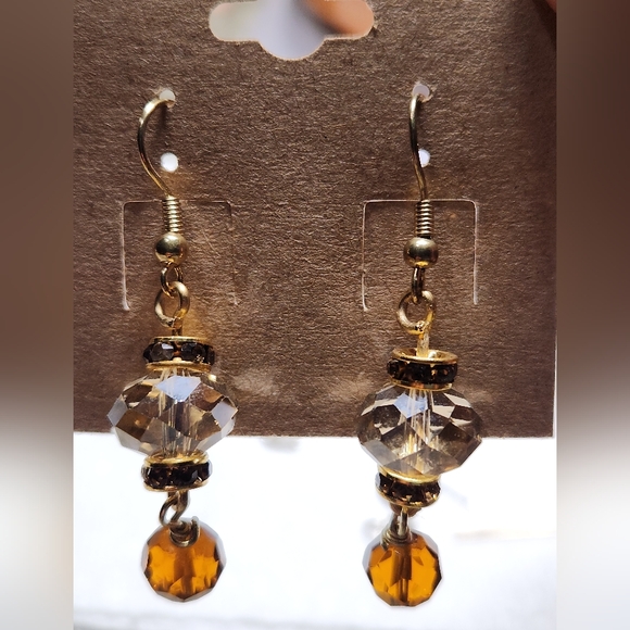 Gold Tone Amber and Champaign Hook Earrings NWT - Picture 3 of 4